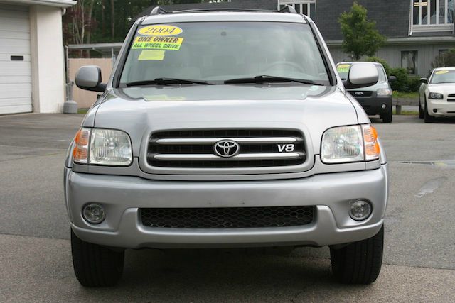 Toyota Sequoia 2004 photo 2