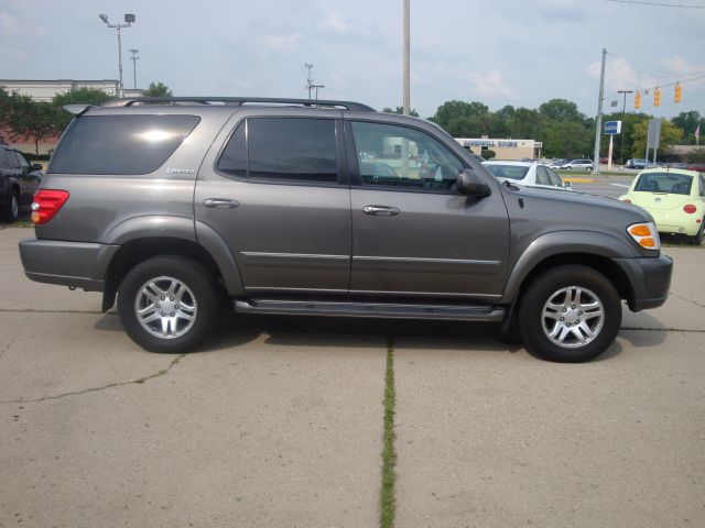 Toyota Sequoia 2004 photo 2