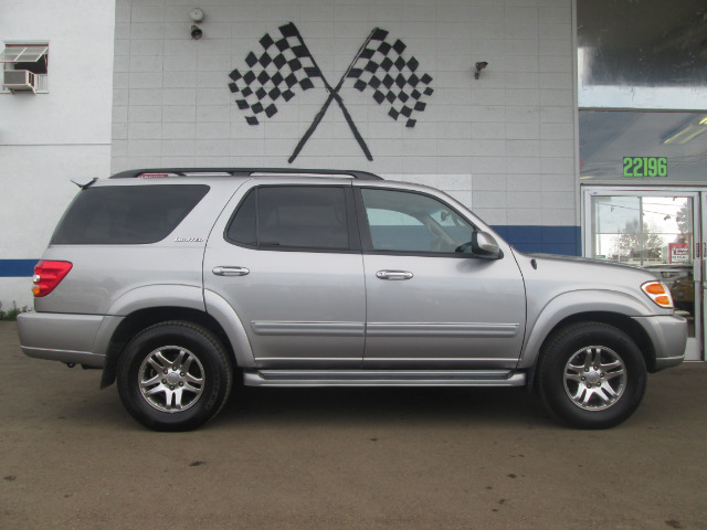 Toyota Sequoia 2004 photo 4