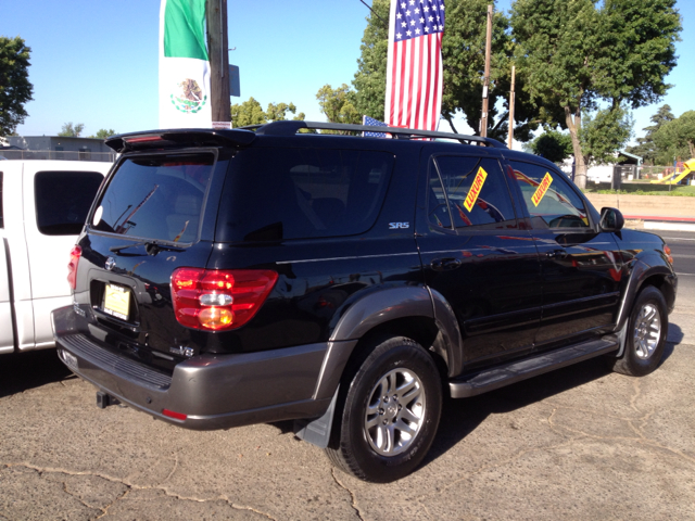 Toyota Sequoia 2004 photo 2