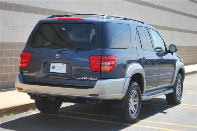 Toyota Sequoia 2004 photo 1