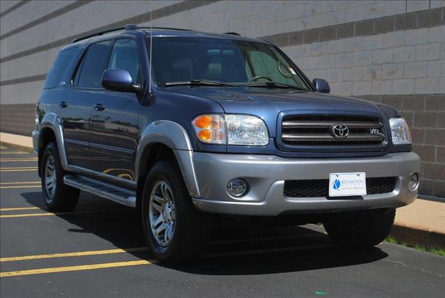 Toyota Sequoia 2004 photo 2