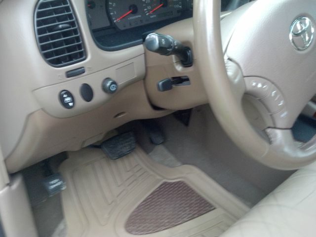 Toyota Sequoia 2004 photo 17