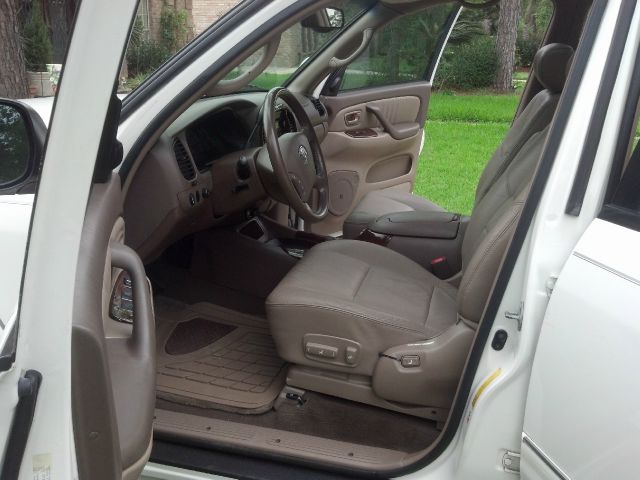 Toyota Sequoia 2004 photo 31