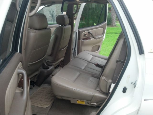 Toyota Sequoia 2004 photo 32