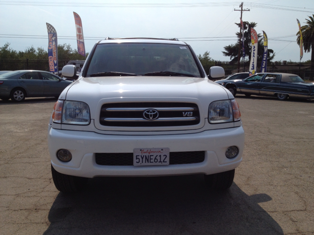 Toyota Sequoia 2004 photo 1