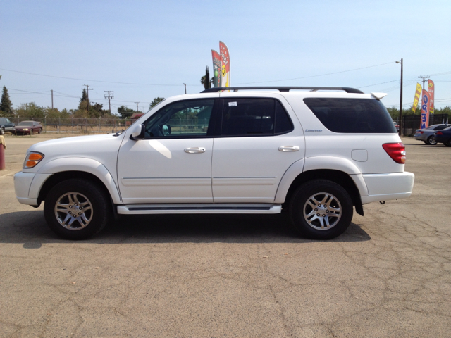 Toyota Sequoia 2004 photo 2