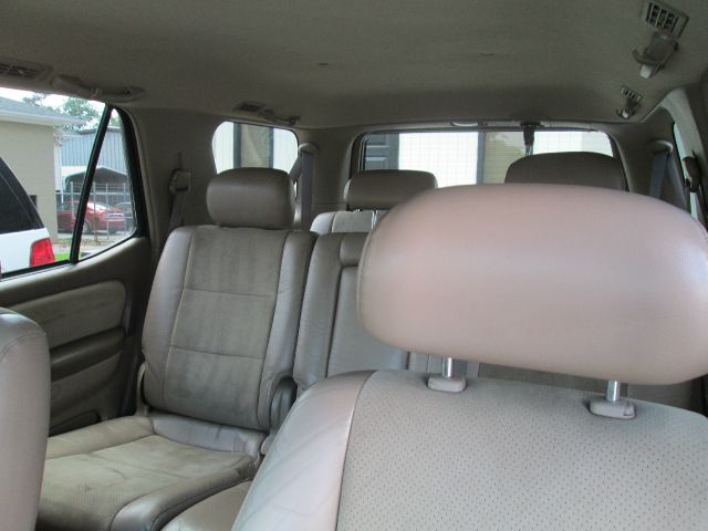 Toyota Sequoia 2004 photo 1