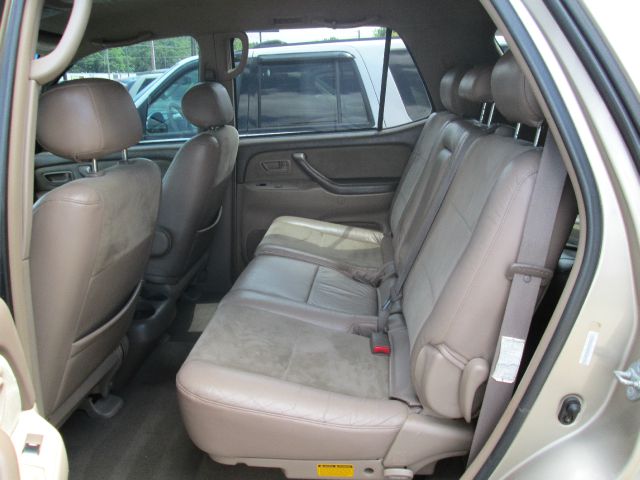 Toyota Sequoia 2004 photo 2