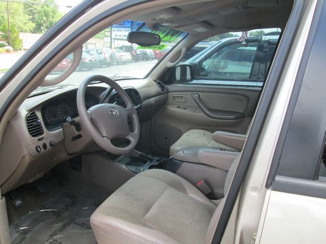 Toyota Sequoia 2004 photo 3