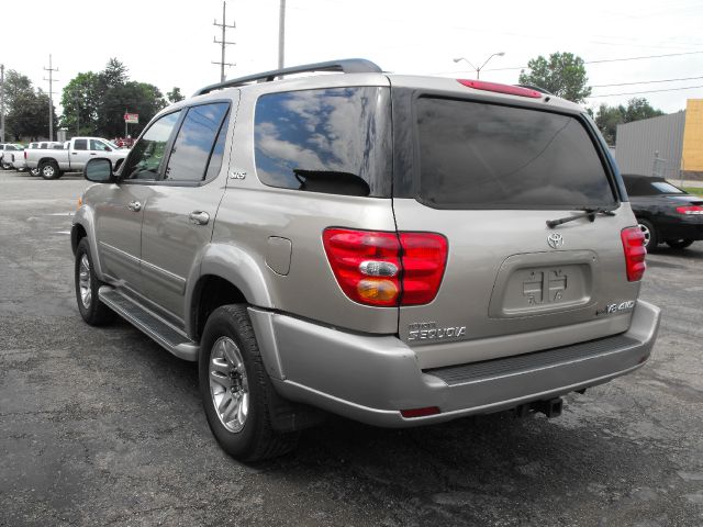 Toyota Sequoia 2004 photo 1