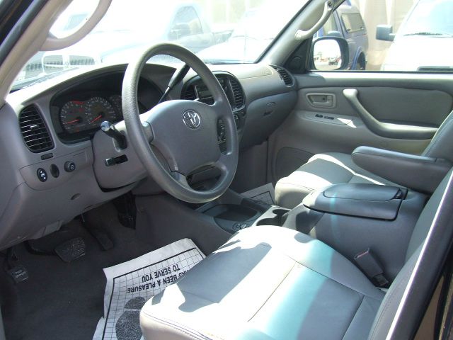 Toyota Sequoia 2004 photo 4