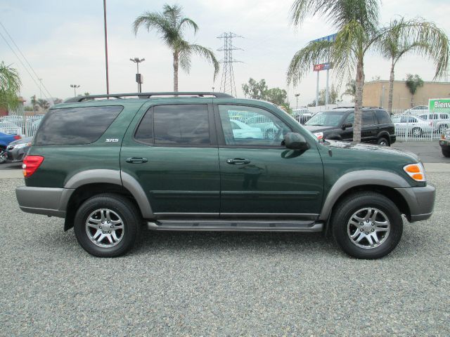 Toyota Sequoia 2004 photo 2