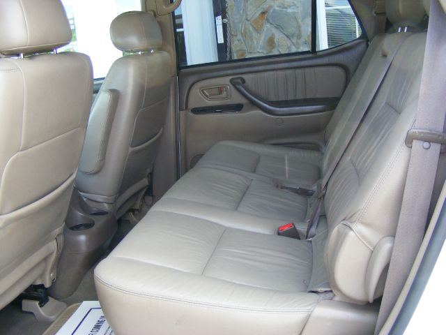 Toyota Sequoia 2004 photo 11