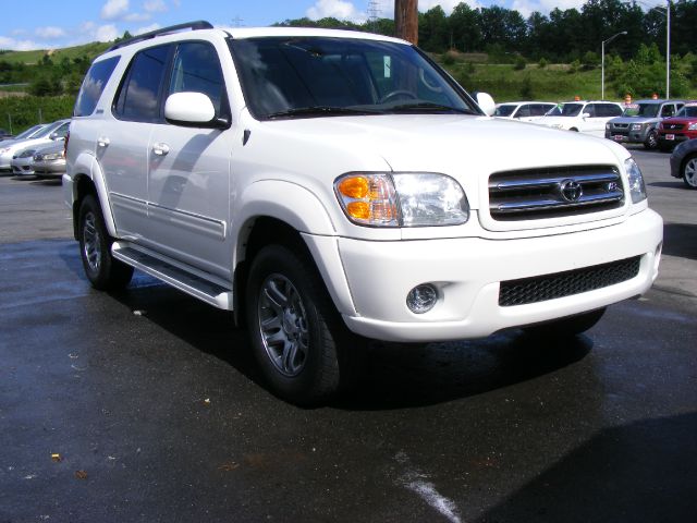 Toyota Sequoia 2004 photo 2