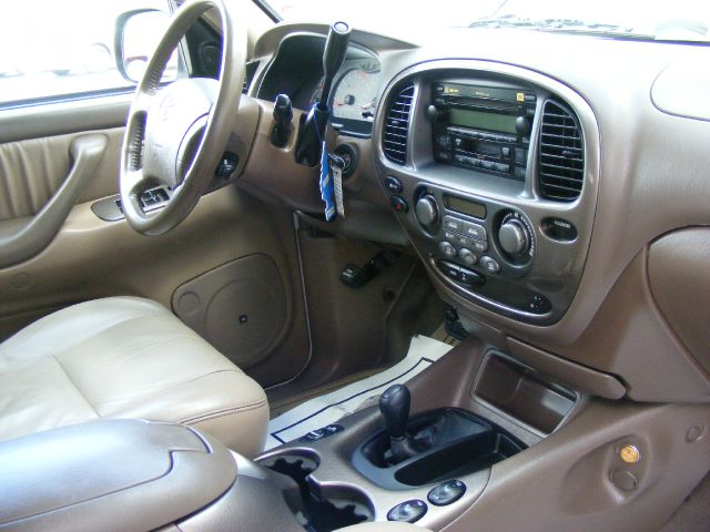 Toyota Sequoia 2004 photo 3