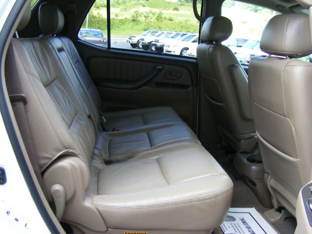 Toyota Sequoia 2004 photo 4