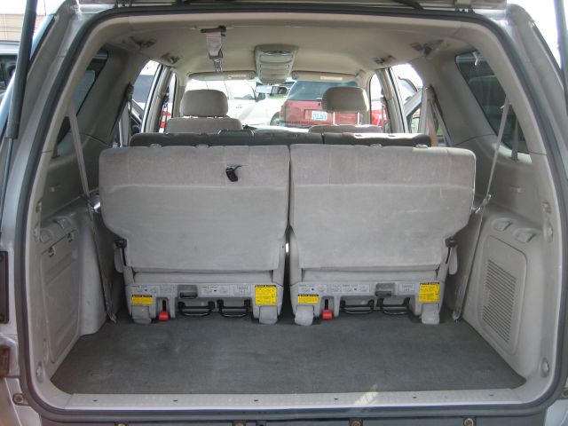 Toyota Sequoia 2004 photo 3