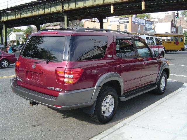 Toyota Sequoia 2004 photo 4