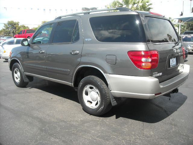 Toyota Sequoia 2004 photo 2