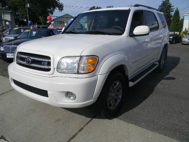 Toyota Sequoia 2004 photo 2