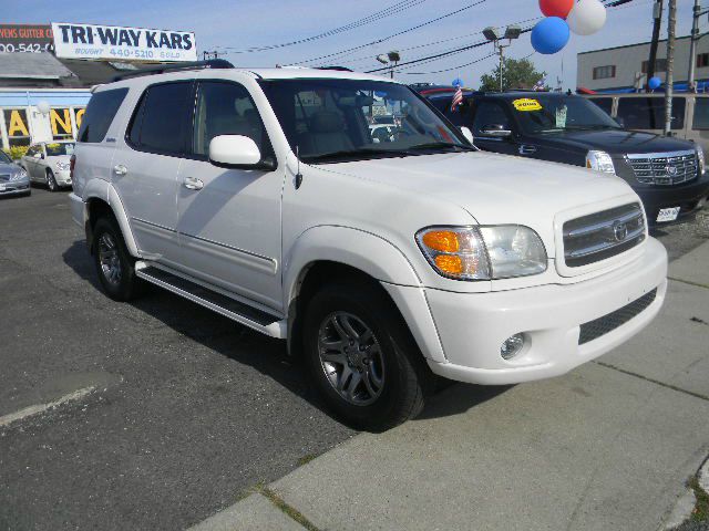 Toyota Sequoia 2004 photo 3