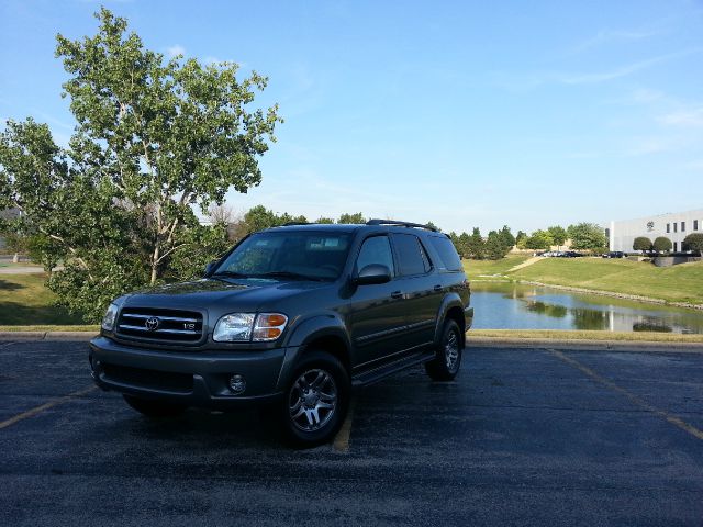 Toyota Sequoia 2004 photo 2