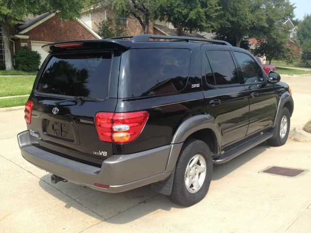 Toyota Sequoia 2004 photo 2