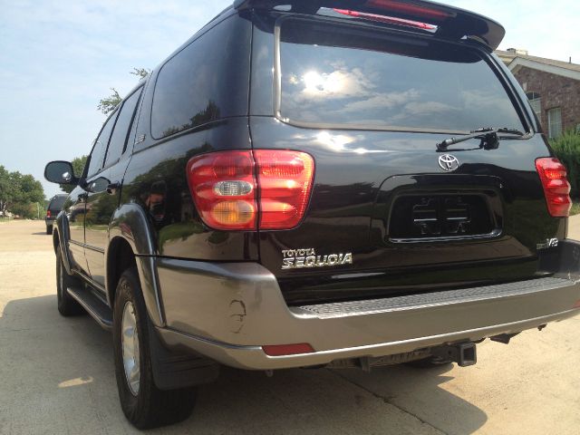 Toyota Sequoia 2004 photo 3