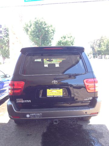 Toyota Sequoia 2004 photo 1