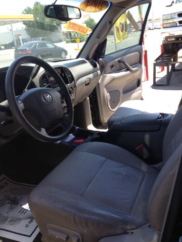 Toyota Sequoia 2004 photo 3