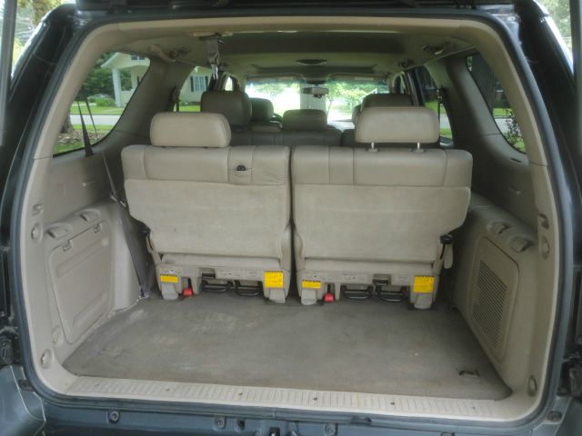 Toyota Sequoia 2004 photo 3