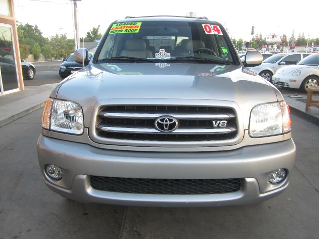 Toyota Sequoia 2004 photo 1