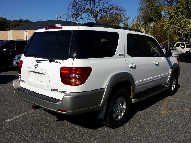 Toyota Sequoia 2004 photo 1