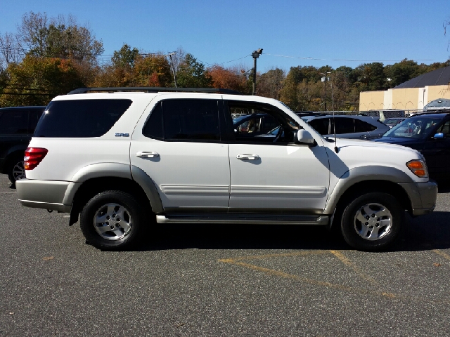 Toyota Sequoia 2004 photo 2