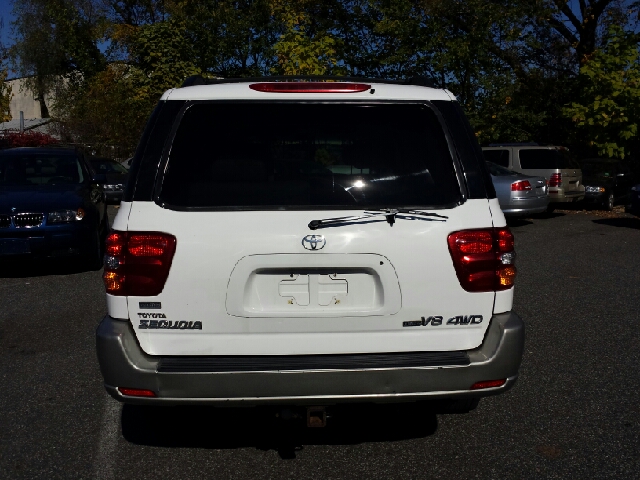 Toyota Sequoia 2004 photo 4