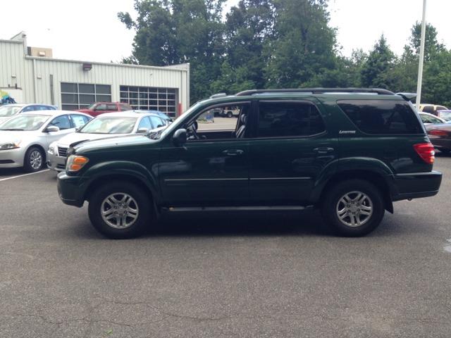 Toyota Sequoia 2004 photo 2