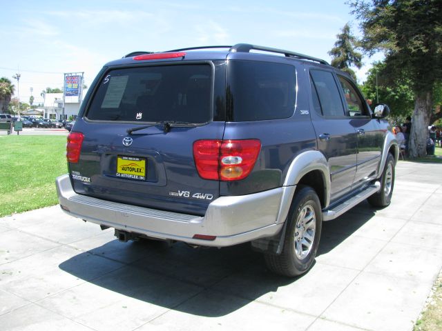 Toyota Sequoia 2004 photo 3