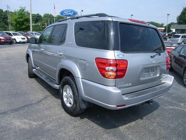 Toyota Sequoia 2004 photo 3