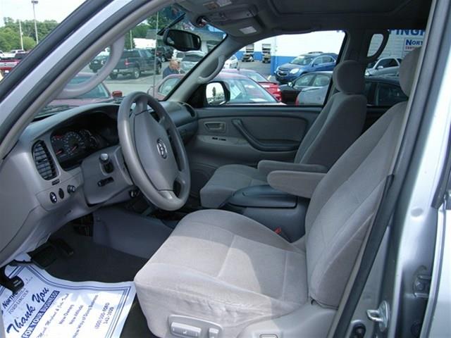 Toyota Sequoia 2004 photo 4