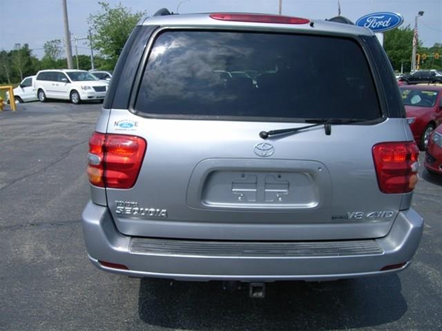 Toyota Sequoia 2004 photo 5