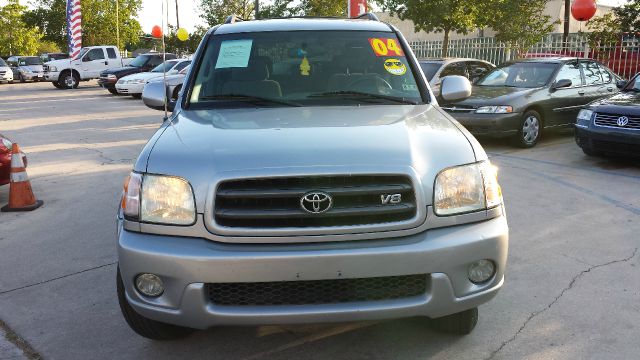 Toyota Sequoia 2004 photo 2