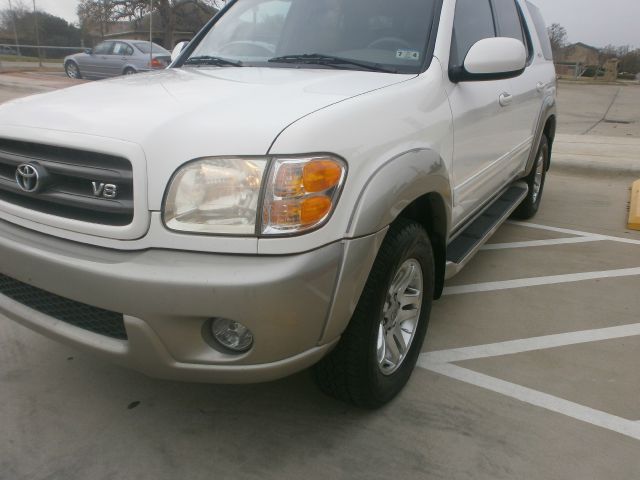 Toyota Sequoia 2004 photo 2