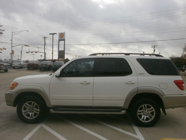 Toyota Sequoia 2004 photo 4