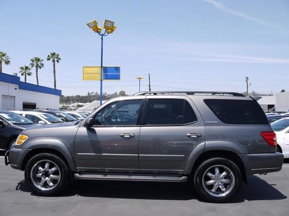 Toyota Sequoia 2004 photo 2