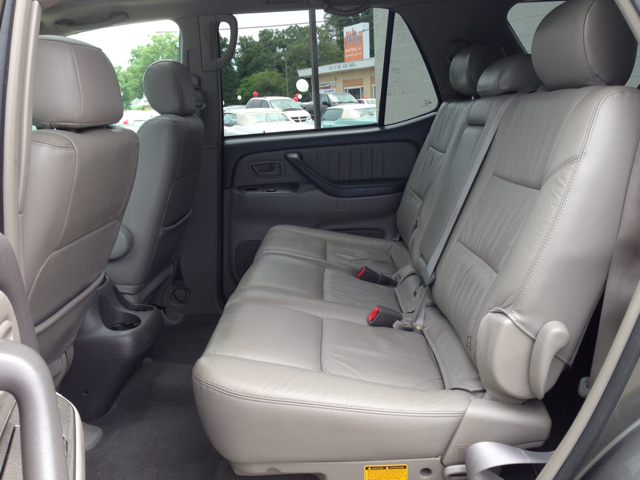 Toyota Sequoia 2004 photo 12