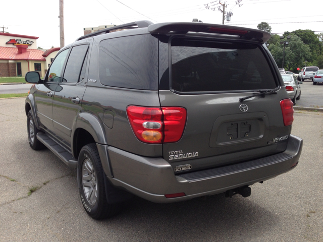 Toyota Sequoia 2004 photo 16