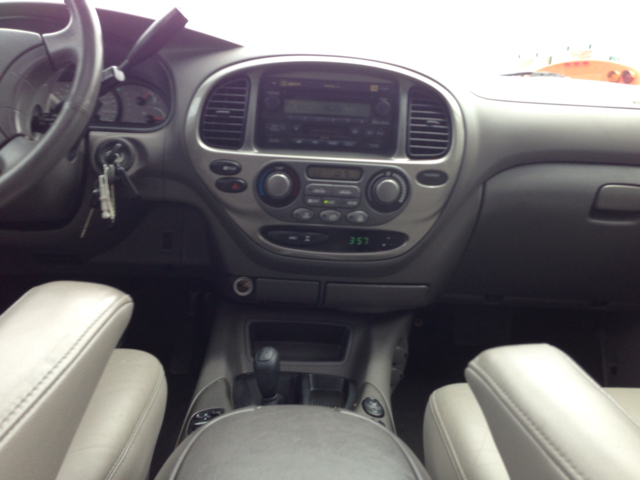 Toyota Sequoia 2004 photo 6