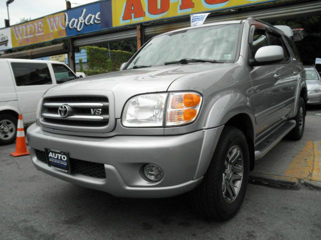 Toyota Sequoia 2004 photo 1