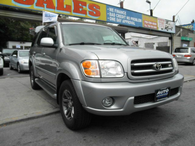 Toyota Sequoia 2004 photo 2